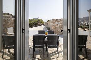 Parikia's Sunlight 2bedroom House