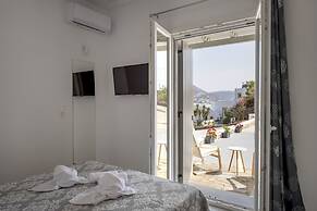 Parikia's Sunlight 2bedroom House