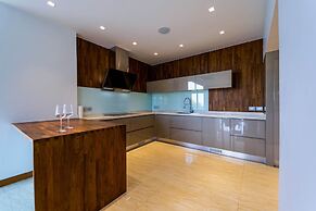 Luxury Mansion On Golf Course - BMG5