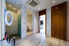 Luxury Mansion On Golf Course - BMG5