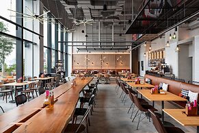 Moxy Bangkok Ratchaprasong