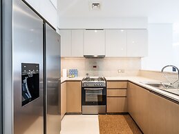 Lavishly Elegant 2BR with Breathtaking Burj View