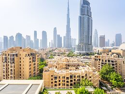 Lavishly Elegant 2BR with Breathtaking Burj View