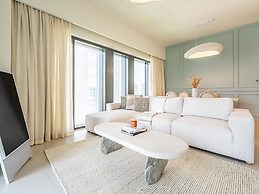 Lavishly Elegant 2BR with Breathtaking Burj View