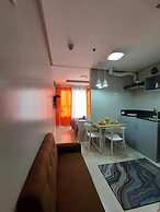 Budget Stay with Bay & City Lights View