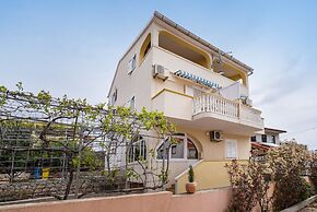 Nice Apartment Silvia 4 for 3 Persons