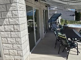 Luxury Apartment Ani II
