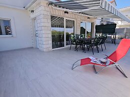 Luxury Apartment Ani II