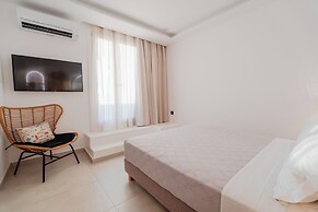 Oliving Mykonos Luxury Suites