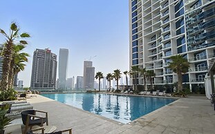 WelHome - Cozy Studio with Canal View in DAMAC Prive