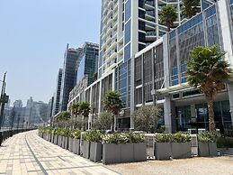 WelHome - Cozy Studio with Canal View in DAMAC Prive