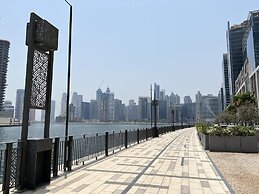 WelHome - Cozy Studio with Canal View in DAMAC Prive