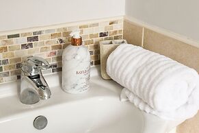 Perrys Impeccable 1-bed Apartment in Poole