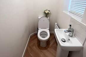 3-bed House, Sleeps 5, Free Parking