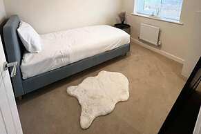 3-bed House, Sleeps 5, Free Parking