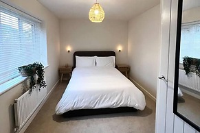 3-bed House, Sleeps 5, Free Parking