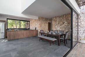 Twelve O’Clock Luxury Villas