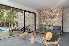 Twelve O’Clock Luxury Villas