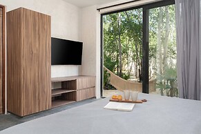 Twelve O’Clock Luxury Villas
