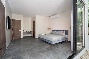 Twelve O’Clock Luxury Villas