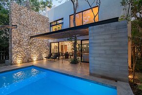 Twelve O’Clock Luxury Villas