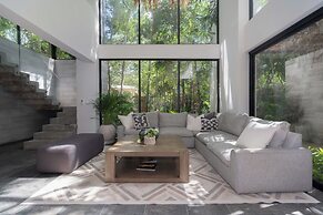 Twelve O’Clock Luxury Villas