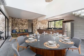 Twelve O’Clock Luxury Villas