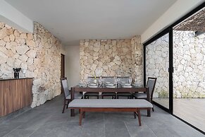 Twelve O’Clock Luxury Villas