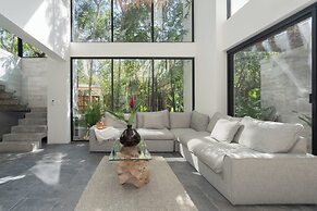 Twelve O’Clock Luxury Villas