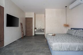 Twelve O’Clock Luxury Villas
