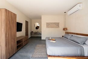 Twelve O’Clock Luxury Villas