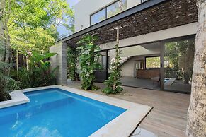 Twelve O’Clock Luxury Villas