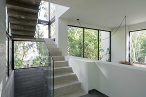 Twelve O’Clock Luxury Villas