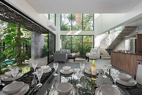 Twelve O’Clock Luxury Villas