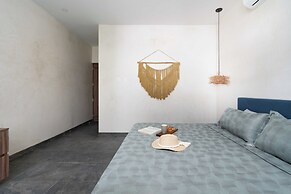 Twelve O’Clock Luxury Villas