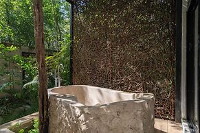 Twelve O’Clock Luxury Villas