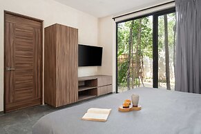 Twelve O’Clock Luxury Villas