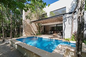 Twelve O’Clock Luxury Villas