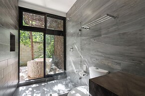 Twelve O’Clock Luxury Villas
