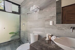 Twelve O’Clock Luxury Villas