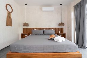Twelve O’Clock Luxury Villas