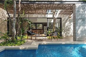 Twelve O’Clock Luxury Villas
