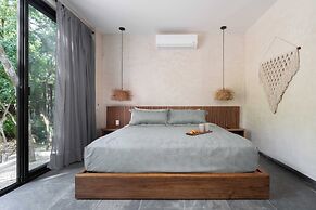 Twelve O’Clock Luxury Villas