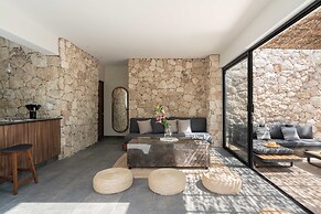 Twelve O’Clock Luxury Villas