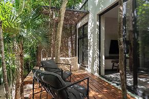 Twelve O’Clock Luxury Villas