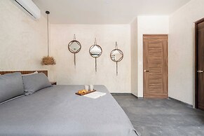 Twelve O’Clock Luxury Villas