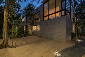 Twelve O’Clock Luxury Villas