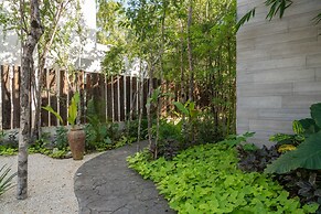 Twelve O’Clock Luxury Villas