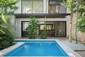Twelve O’Clock Luxury Villas