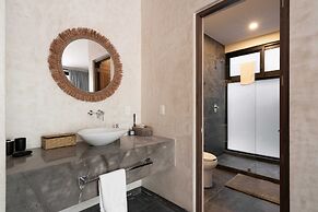 Twelve O’Clock Luxury Villas